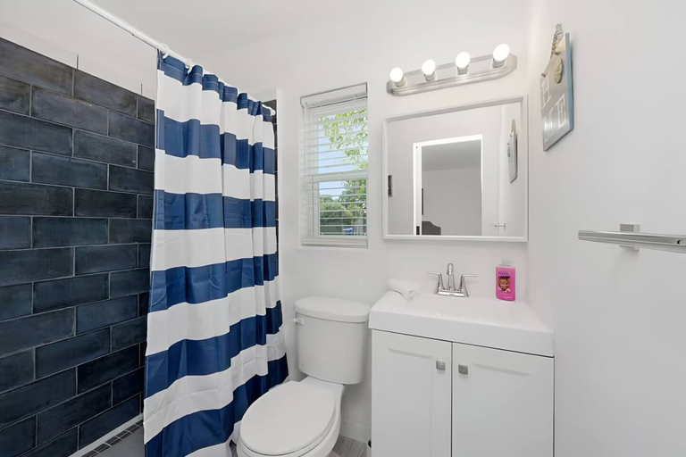 Room 2, Luna Beach House in Hollywood, Broward