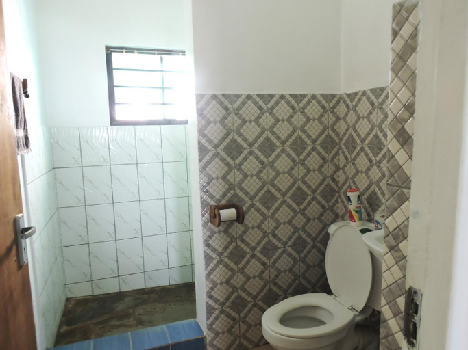 Bathroom 5, Diani Beachalets, Msambweni