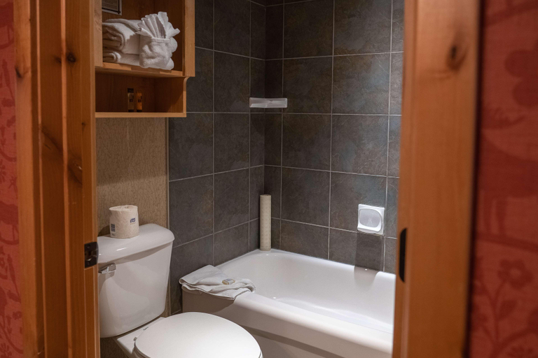 Bathroom 5, Fox Hotel & Suites, Division No. 15