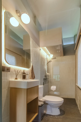 Bathroom 5, Mahesa 5 W/ Pool, Garden & Mini Zoo, Malang