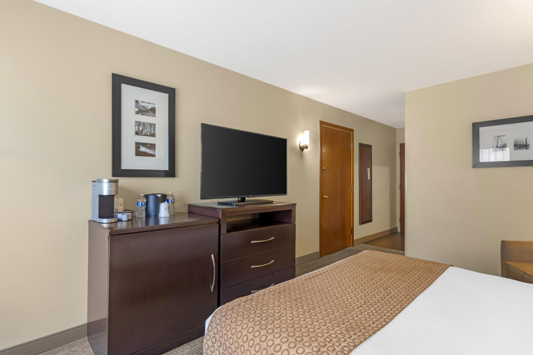 Bedroom 4, Best Western Plus Plaza by the Green, King