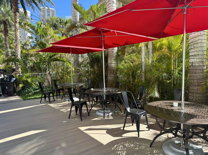 Restaurant 2, Luxury 3-BR Apartment with Stunning City, Broward