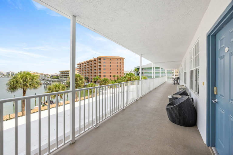 Room 4, 445 Clearwater Hamden, Pinellas