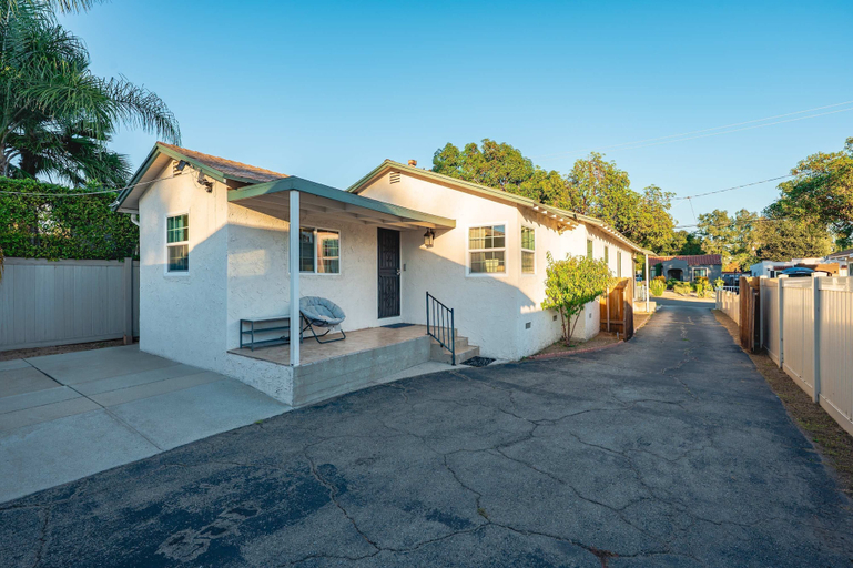 Room 4, Cozy Pasadena Home Steps From Rose Bowl w Parking, Los Angeles