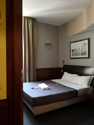 Bedroom 2, Rome Travellers Hotel, Rome