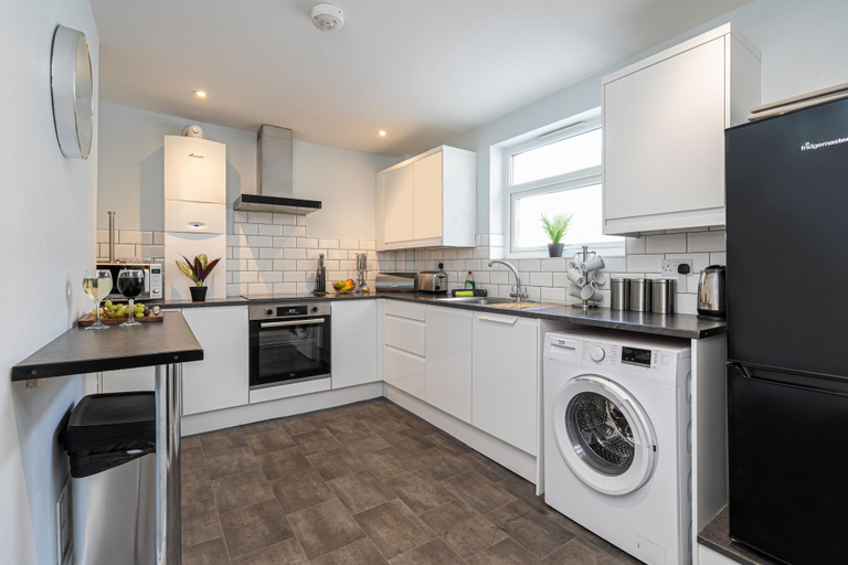 Interior 2, 4 Bed - St James House by Smart Welcomes, Plymouth