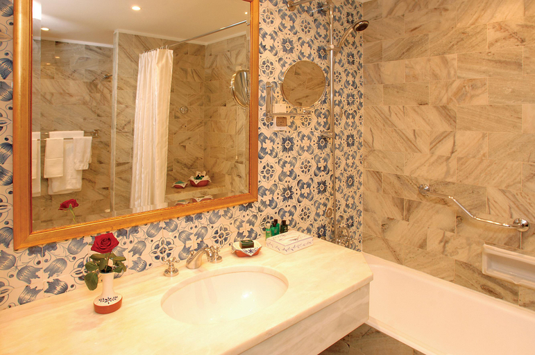 Bathroom 3, Dona Filipa Hotel, Loulé