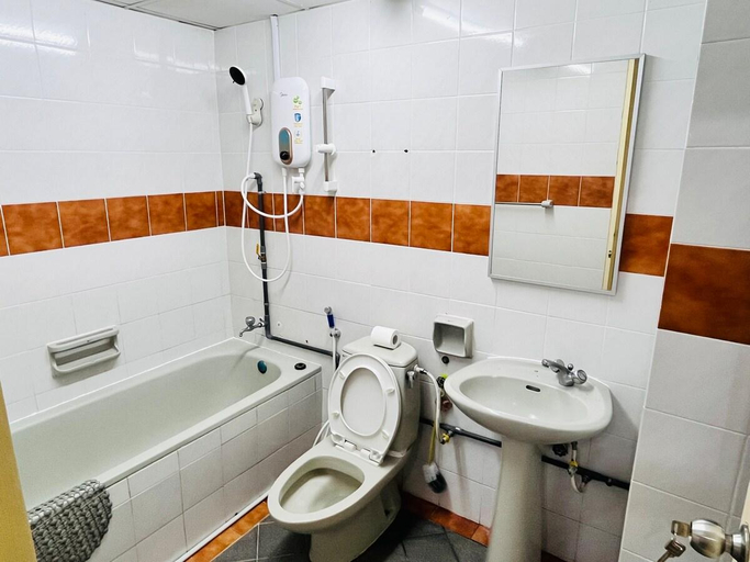 Bathroom 4, Bayview Vacations Home @ Likas Square Apartment, Kota Kinabalu