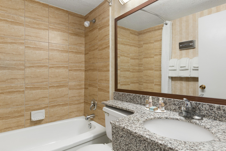 Bathroom 4, Travelodge by Wyndham North Battleford, Division No. 16