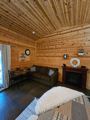 Room 4, Honey Bear Haven Suite 5, Carroll