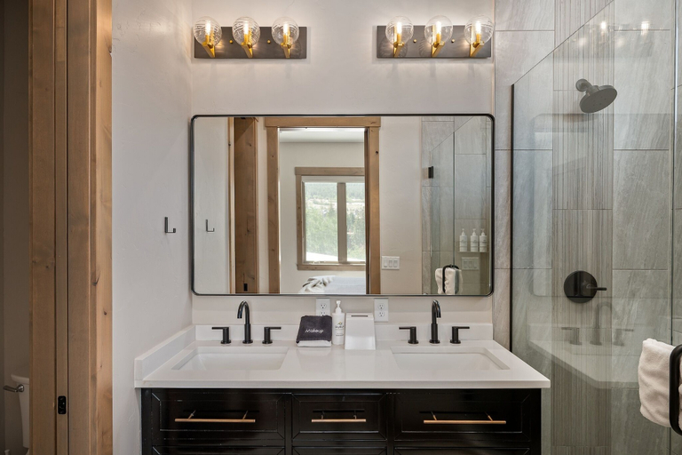 Bathroom 4, Aprez Retreat 3 Bedroom Condo by RedAwning, Grand