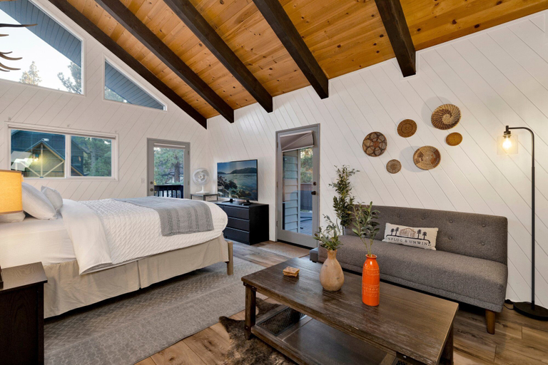 Room 4, Balboa at Big Bear #404, San Bernardino