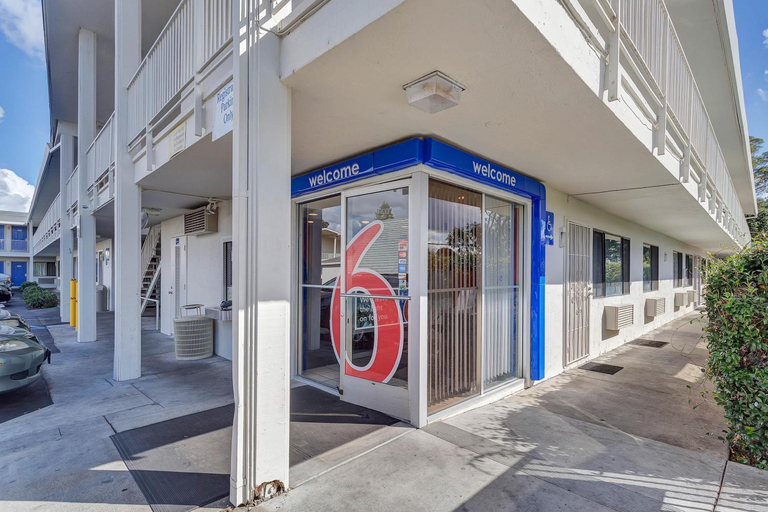 Others 4, Motel 6 Santa Rosa - South, Sonoma
