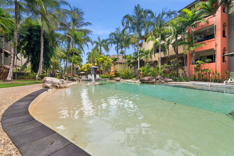 Room 5, Urban Tropics Modern Resort Apartment, Cairns