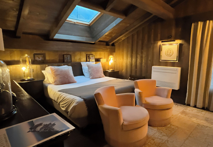 Bedroom 2, Chalet Hotel le Castel, Haute-Savoie