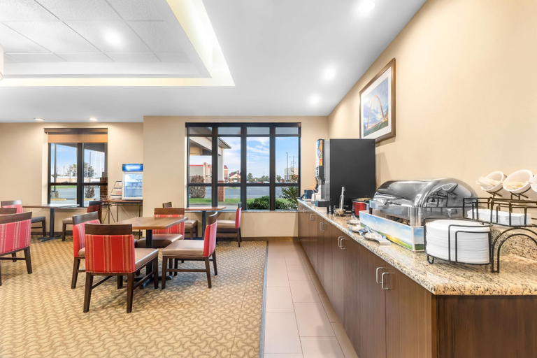 Food & Drinks 5, Comfort Inn & Suites Sikeston I-55, Scott