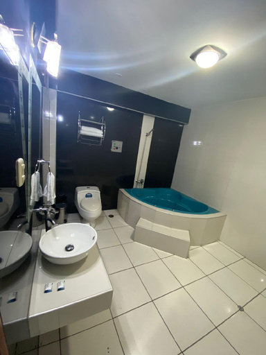 Bathroom 3, Hotel Victoria, Tacna