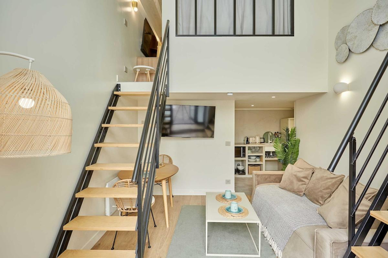 4, Chic Duplex with AC • Bastille & Marais, Paris