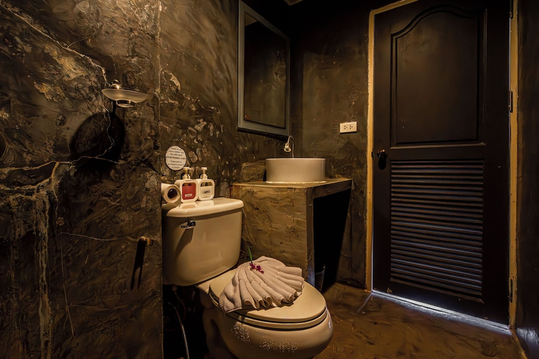 Bathroom, UNOTEL Karon Beach, Phuket Island