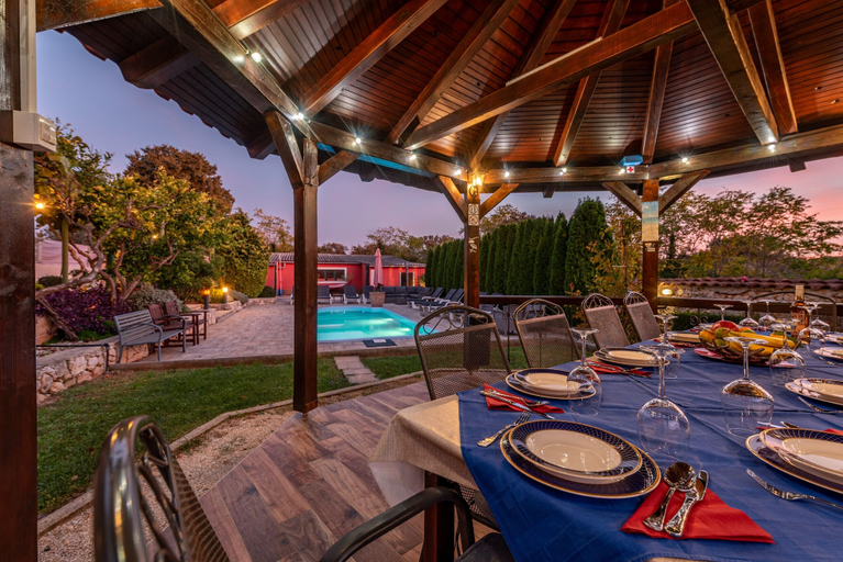 Food & Drinks, Villa Stocco, Preko