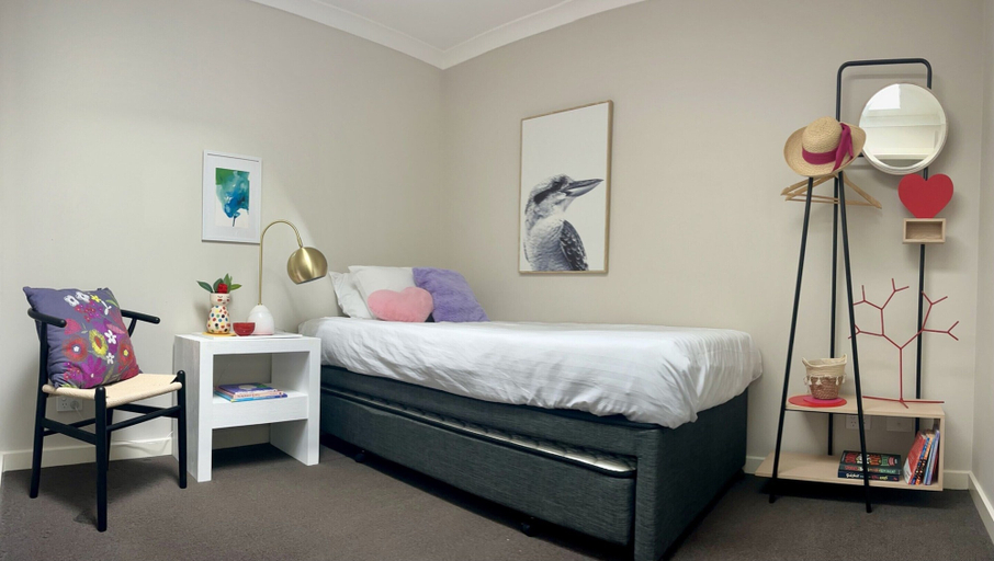 Room 4, Stylish Townhouse With Private Courtyard, Canberra