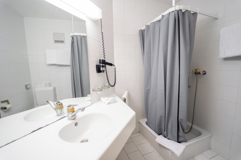 Bathroom 3, Hôtel Magrappé, Sion