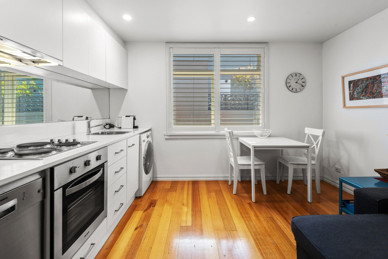 Others 4, Convenient Apartment in Heart of Carlton, Melbourne