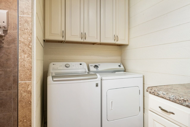Interior 2, Yoho Hideout 4 Bedroom Home by RedAwning, Galveston