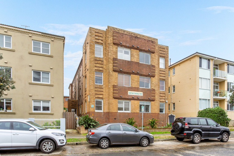 Exterior 2, Beachside Living in Modern 2 Bedroom Apartment, Sydney