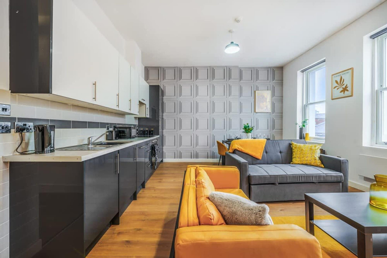 Room 5, Spacious Apartment for Groups in City Centre, Sefton