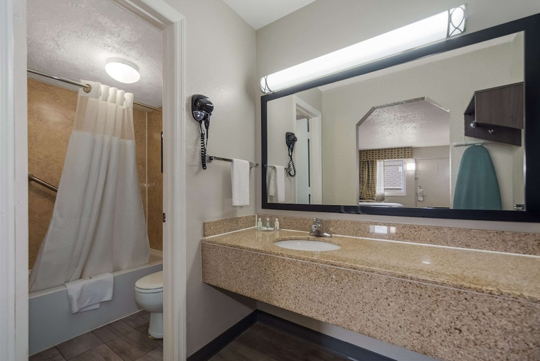 Bathroom 4, Quality Inn Charleston - West Ashley, Charleston