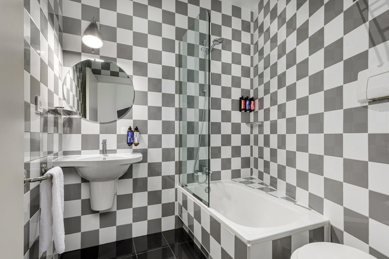 Bathroom 4, Room Mate Mario, Madrid