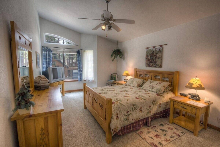 Bedroom 2, Wolfpack Refuge 4 Bedroom Home by RedAwning, El Dorado