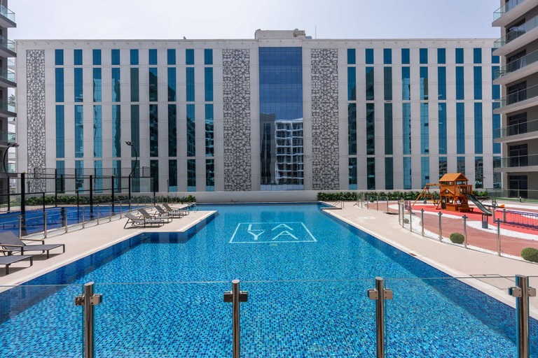 Room 2, Charismatic Studio in Laya Heights Perfect for 2, Dubai