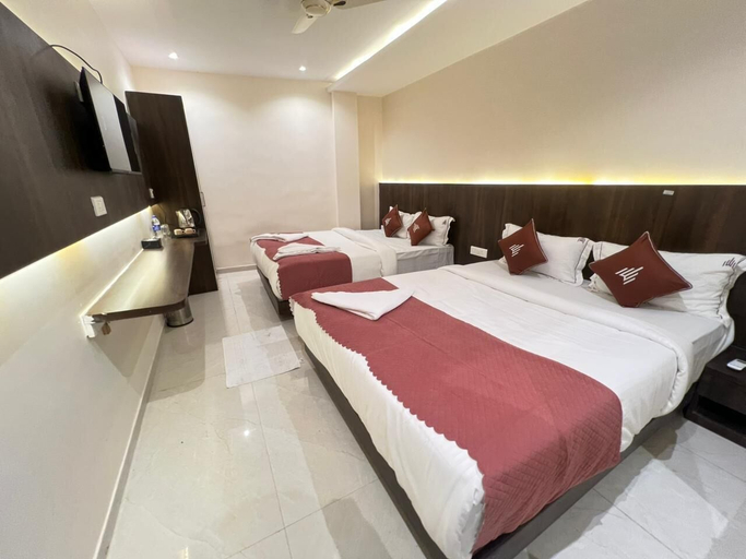 Room 2, CR Residency By Glitz Hotels, Mumbai Suburban