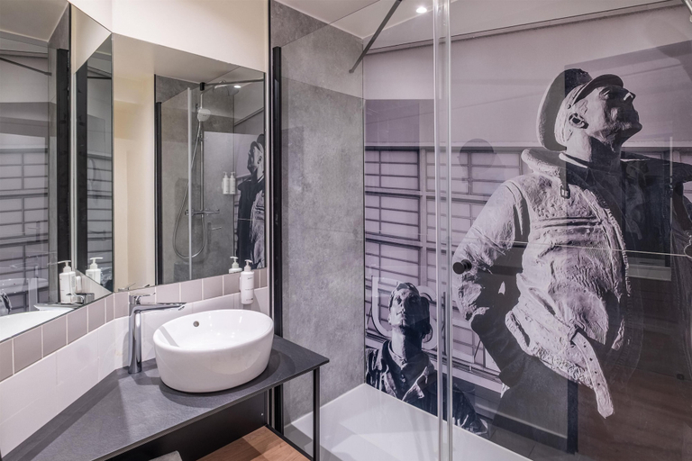 Bathroom 5, Radisson Hotel Paris Le Bourget, Val-d'Oise