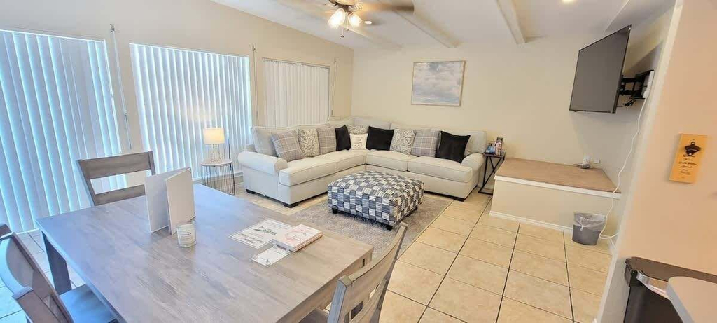 Living area 5, Bay View Great Deck Pool 2 Levels & 3 Bedr 3 Bedroom Condo, Cameron