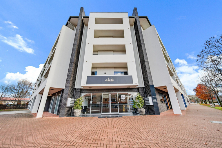 Exterior 4, Spacious 2-bed Conveniently by Lake Tuggeranong, Canberra