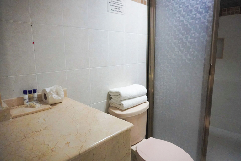 Bathroom 4, Colonial Cancun, Isla Mujeres