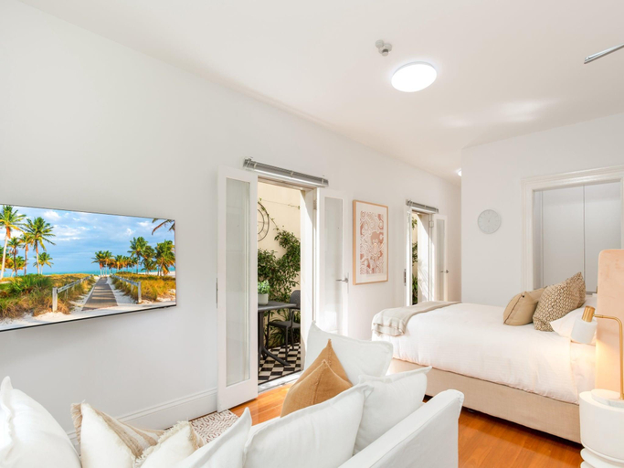 Bedroom 2, Chic and Characterful Studio Apartment, Sydney