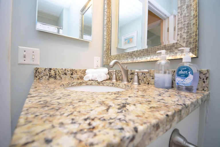 Room 3, The Breeze in Seabrook Island, Charleston