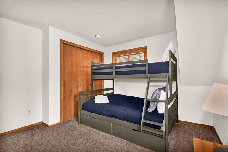 Room 5, Otter 8 3 Bedroom Home, Deschutes