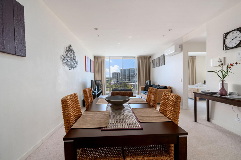 Separate living room 2, Comfortable 1-Bed Apartment with Balcony, Canberra