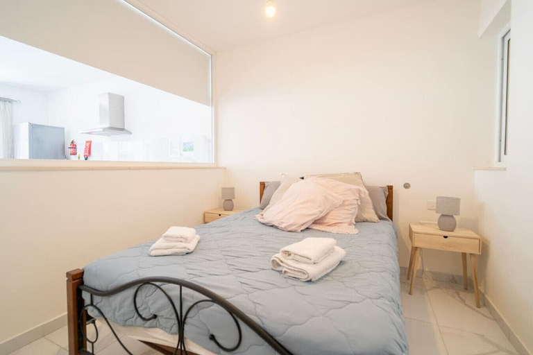Room 4, Cozy Apartment With Balcony in Xlendi Bay Gozo