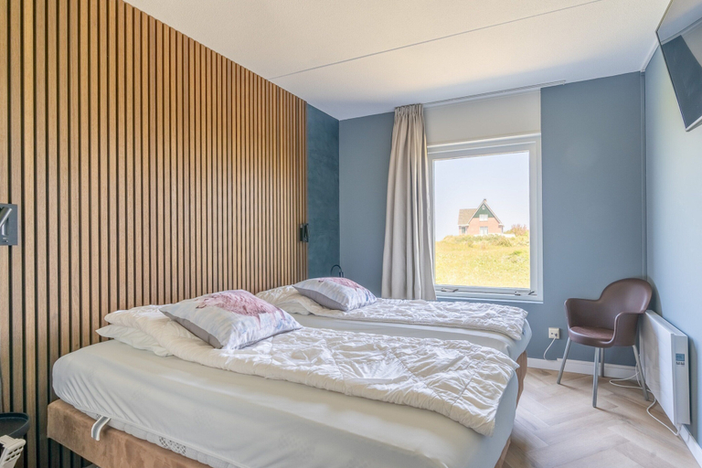 Room 4, 4-person Apartment With Island View, Texel
