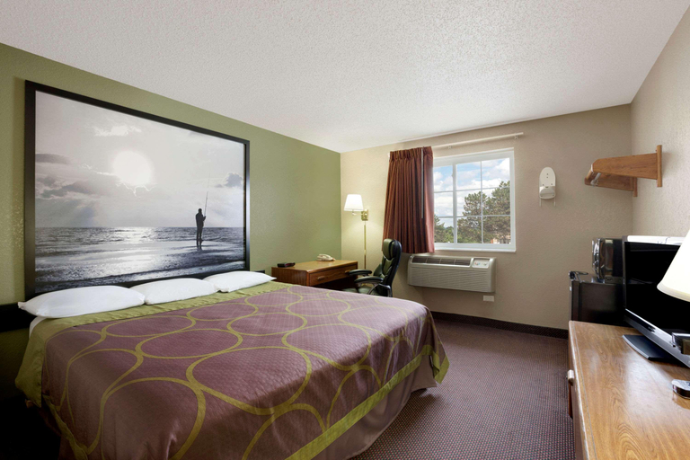 Bedroom 3, Super 8 by Wyndham Pulaski, Oswego