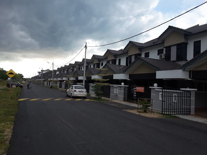 Exterior & Views, Laman Kurnia Holiday House, Kota Bharu
