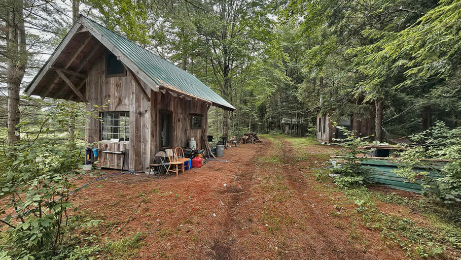 Room 3, A Secluded Cabin on Your own Prvt Pond Serenity, Lewis