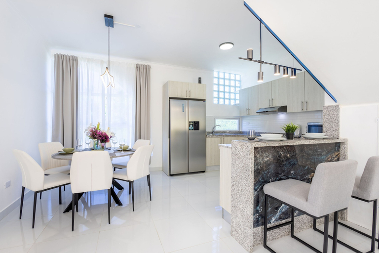 Room 5, New Modern 2-lvl Punta Cana Villa in Gated Community With Private Pool Rooftop Jacuzzi, Salvaleon de Higuey