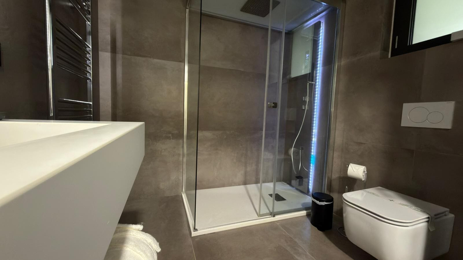 Bathroom 5, Coco Noir Luxury Villa, Catania